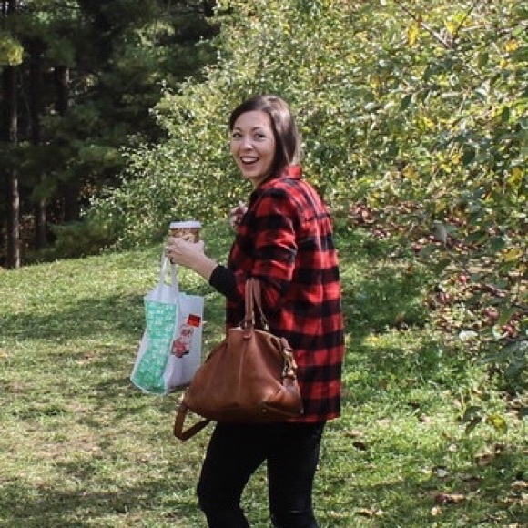 Meet your Posher, Jessica - Picture 1 of 1